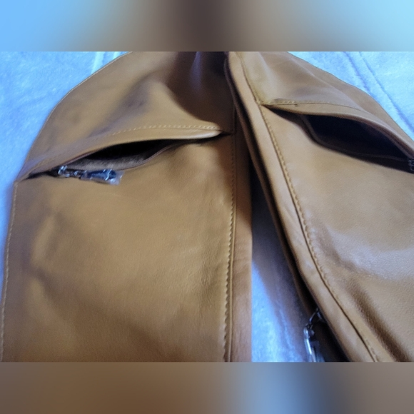 100% Genuine Leather Sash bag - Picture 7 of 8